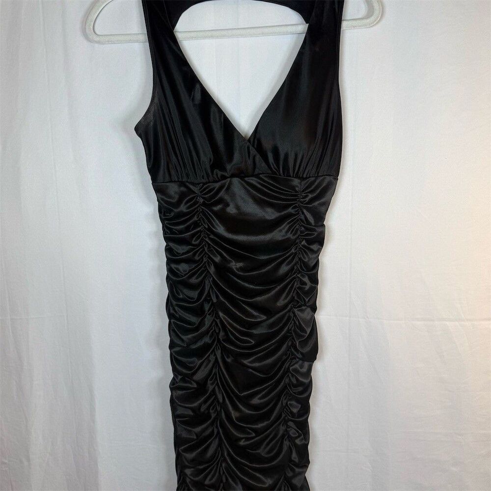 Ruby Rox Womens Size M Black Ruched Bodycon Short Sleeveless V-Neck
